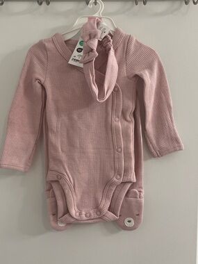 Carters NWT 3piece outfit girls size Newborn